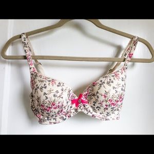 Gorgeous floral Victoria’s Secret lined bra